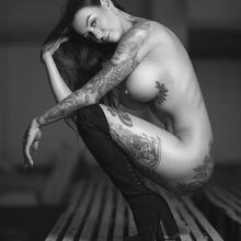  Nude