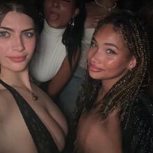  Nude