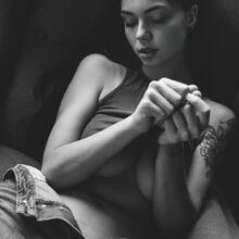  Nude
