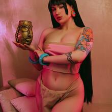  Nude