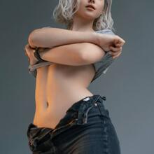  Nude