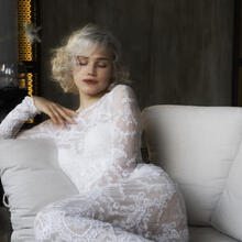  Nude