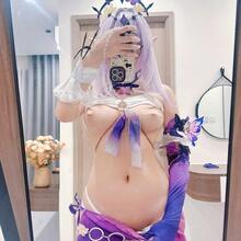  Nude
