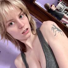 Nude