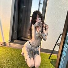  Nude