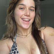  Nude