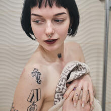  Nude