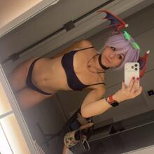  Nude