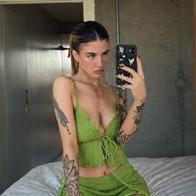  Nude