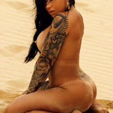  Nude