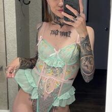  Nude