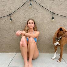  Nude