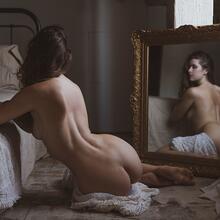  Nude