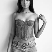  Nude