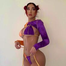  Nude