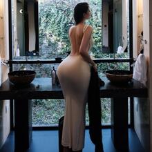  Nude