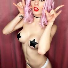  Nude