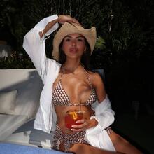  Nude