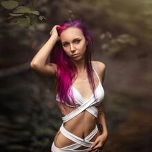  Nude