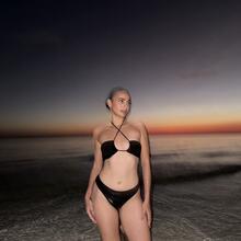  Nude