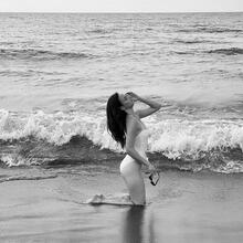  Nude