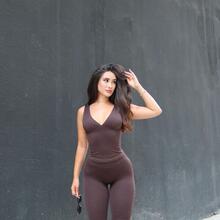  Nude
