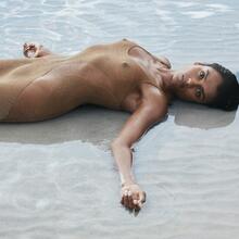  Nude