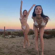  Nude