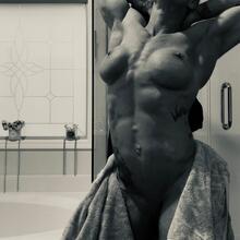  Nude