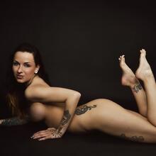  Nude