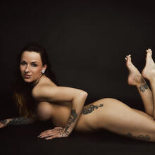  Nude