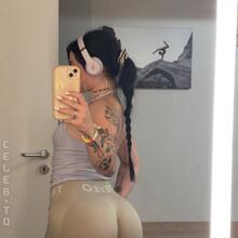  Nude