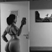  Nude