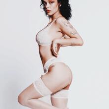  Nude