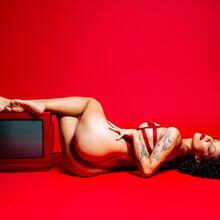  Nude