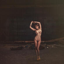  Nude