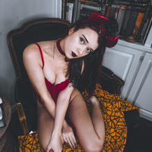  Nude