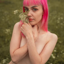  Nude