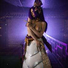  Nude