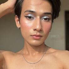  Nude