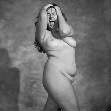 Nude