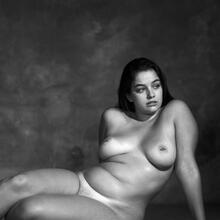  Nude