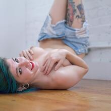  Nude