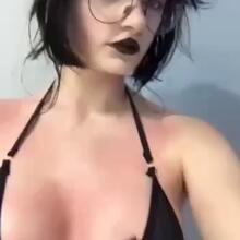  Nude