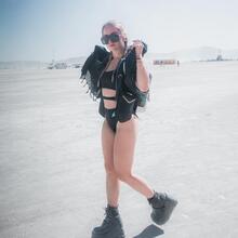  Nude