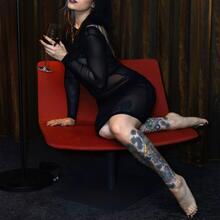  Nude