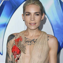  Nude