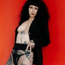  Nude