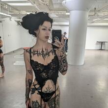  Nude