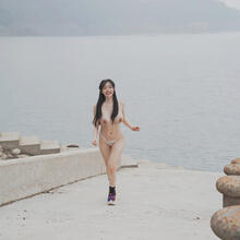  Nude